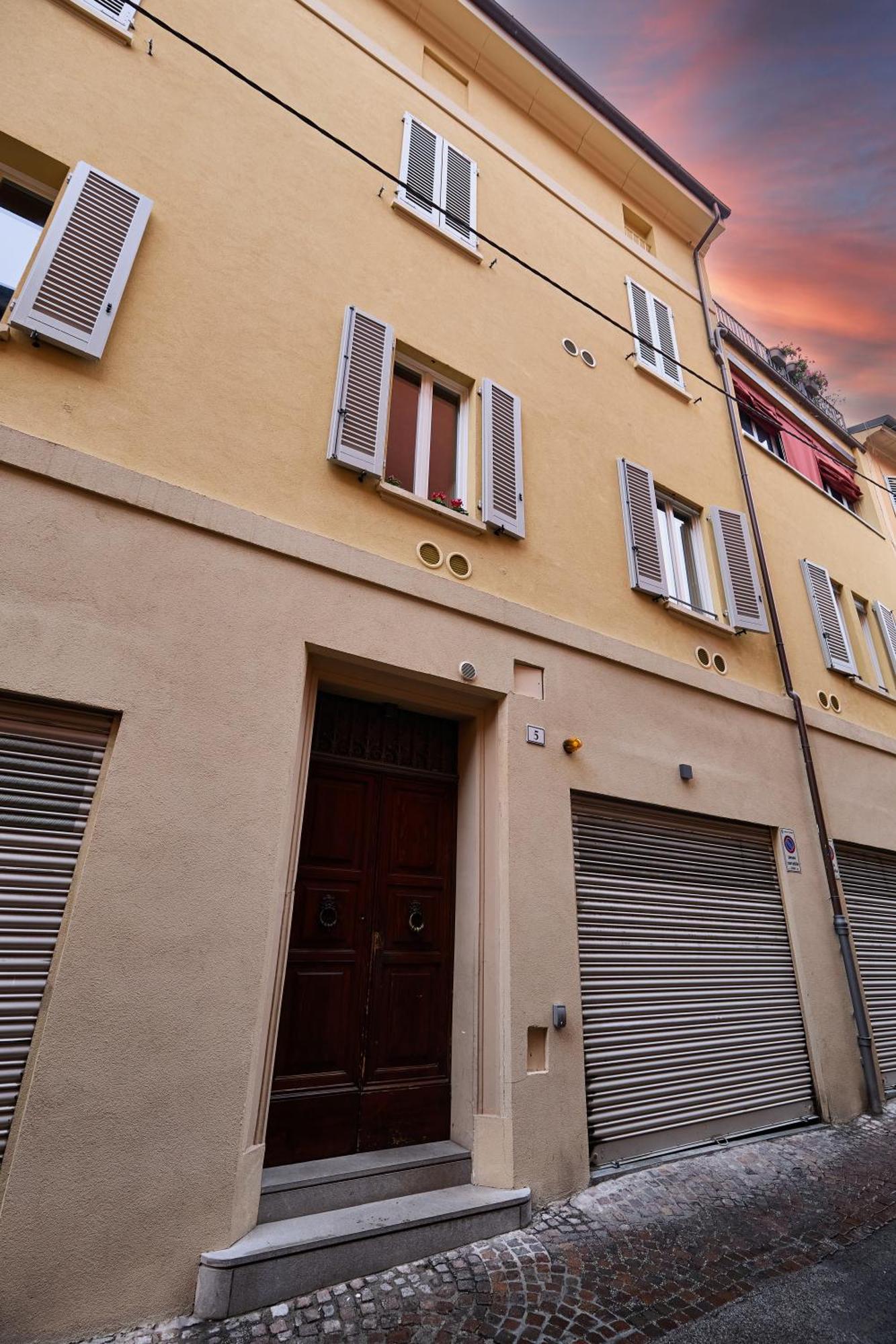 La Torre Lunga -Smart Working- 150 M Dalle-From Due Torri-Two Towers Bologna Exterior photo
